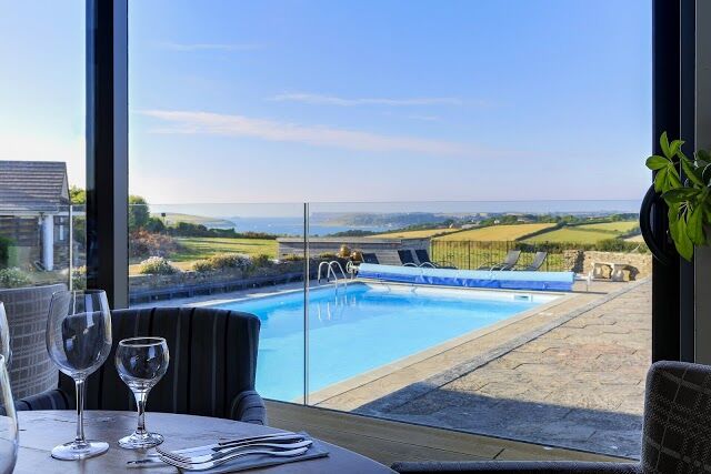 The Pickwick Inn & Oliver's Restaurant